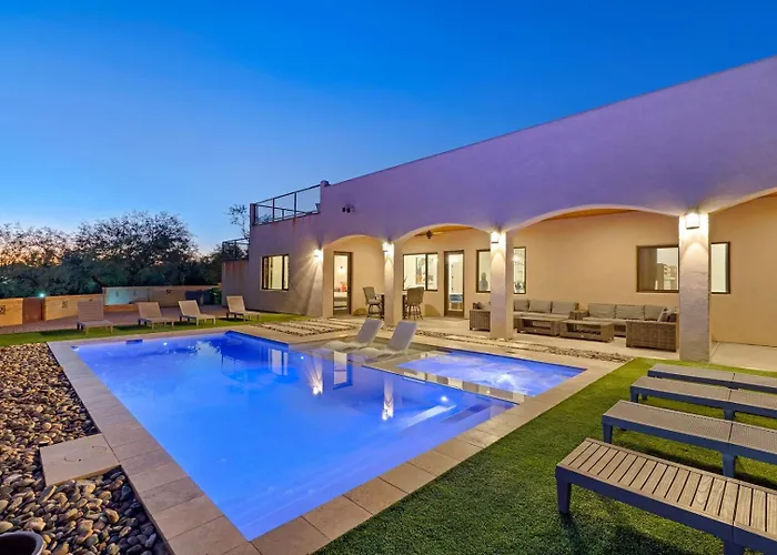 Luxury Foothills Estate • Heated Pool Views Holiday home