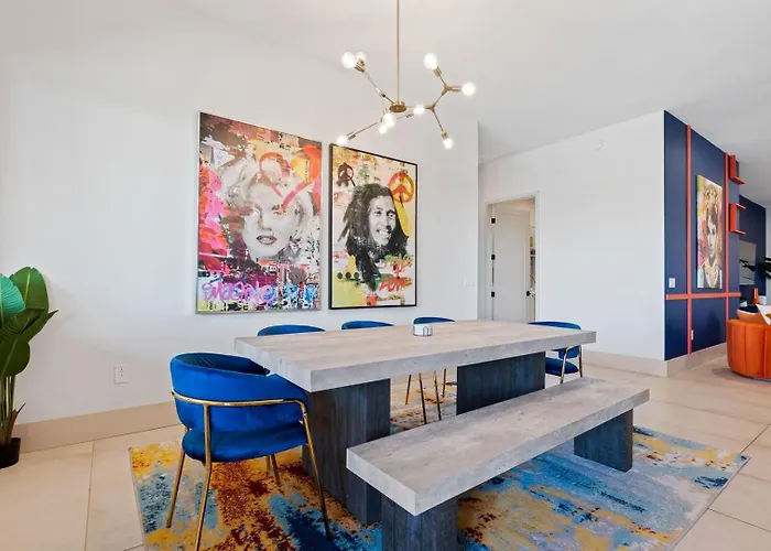 Holiday home Luxury Foothills Estate • Heated Pool Views *