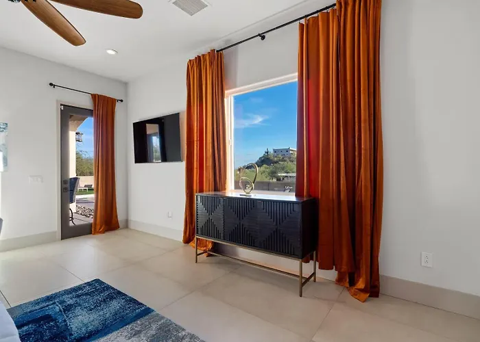 Holiday home Luxury Foothills Estate • Heated Pool Views *