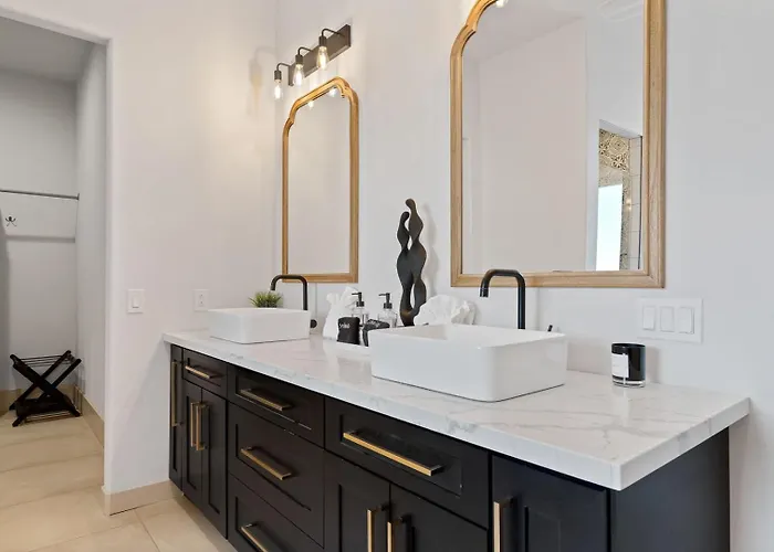 Luxury Foothills Estate • Heated Pool Views * Tucson