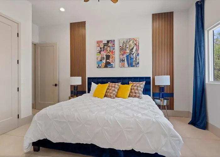 Luxury Foothills Estate • Heated Pool Views Holiday home