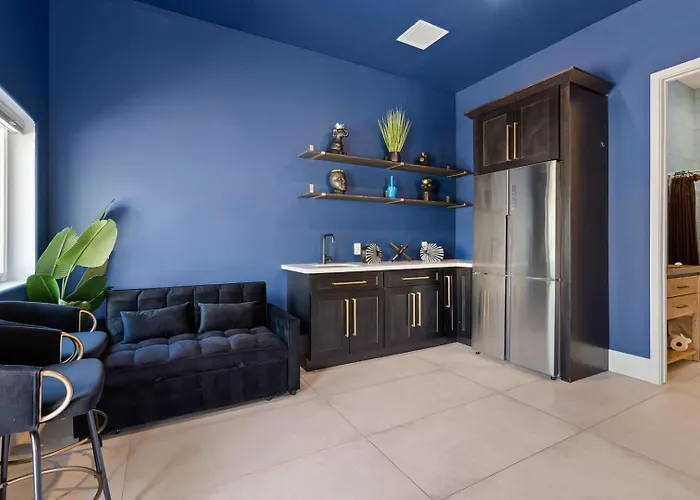 Holiday home Luxury Foothills Estate • Heated Pool Views *