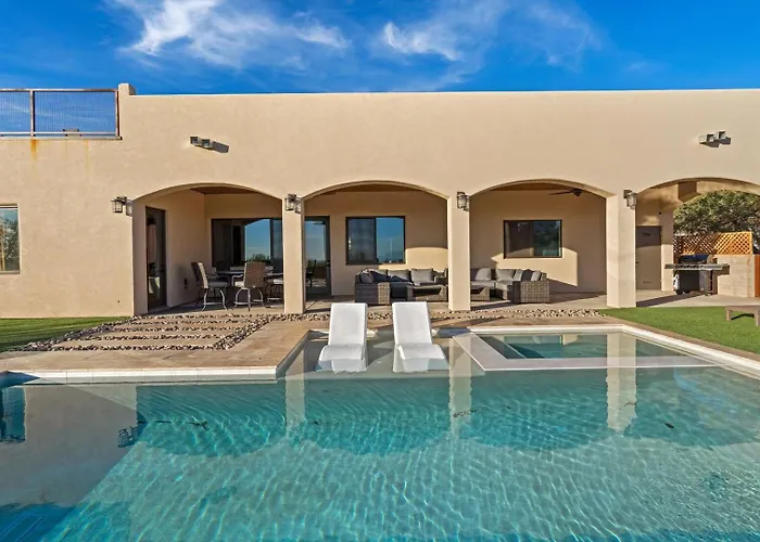 Holiday home Luxury Foothills Estate • Heated Pool Views Tucson