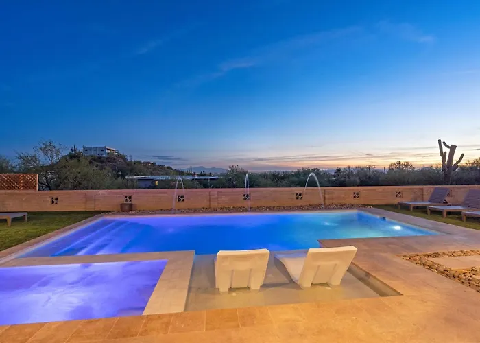 Luxury Foothills Estate • Heated Pool Views Holiday home *